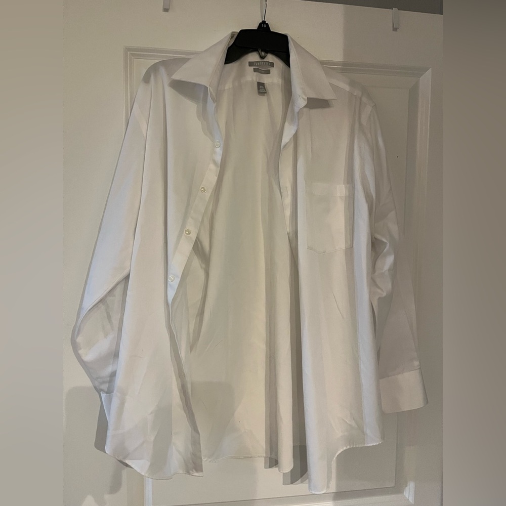 Van Heusen Men Fitted LUX SATEEN Dress shirt. No iron. Size 16.5 N 32/33.